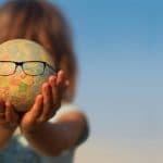 Cómo influye el tiempo al aire libre a la miopía en la infancia